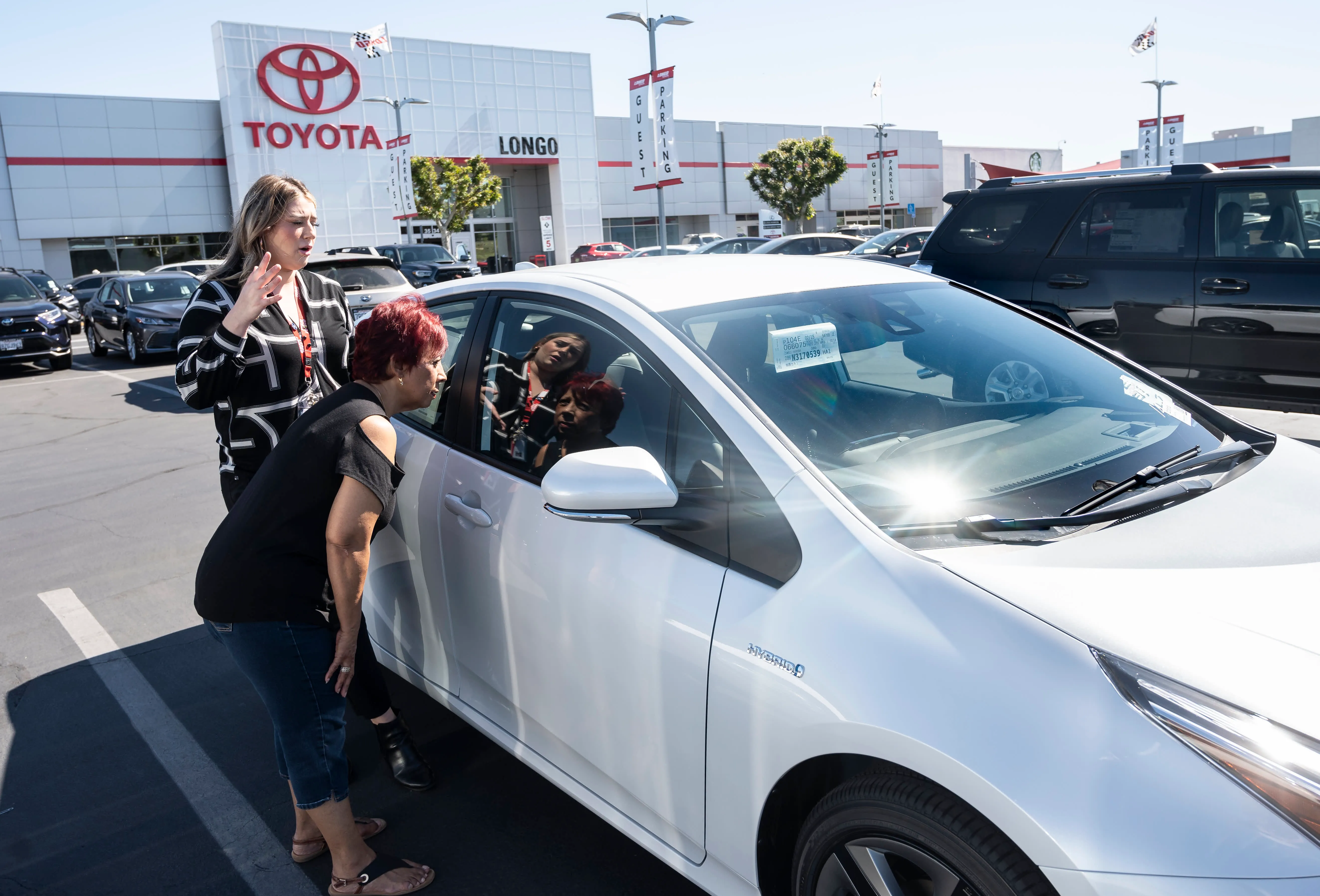 The Used Car Market in LA: Where Wheels Find New Roads