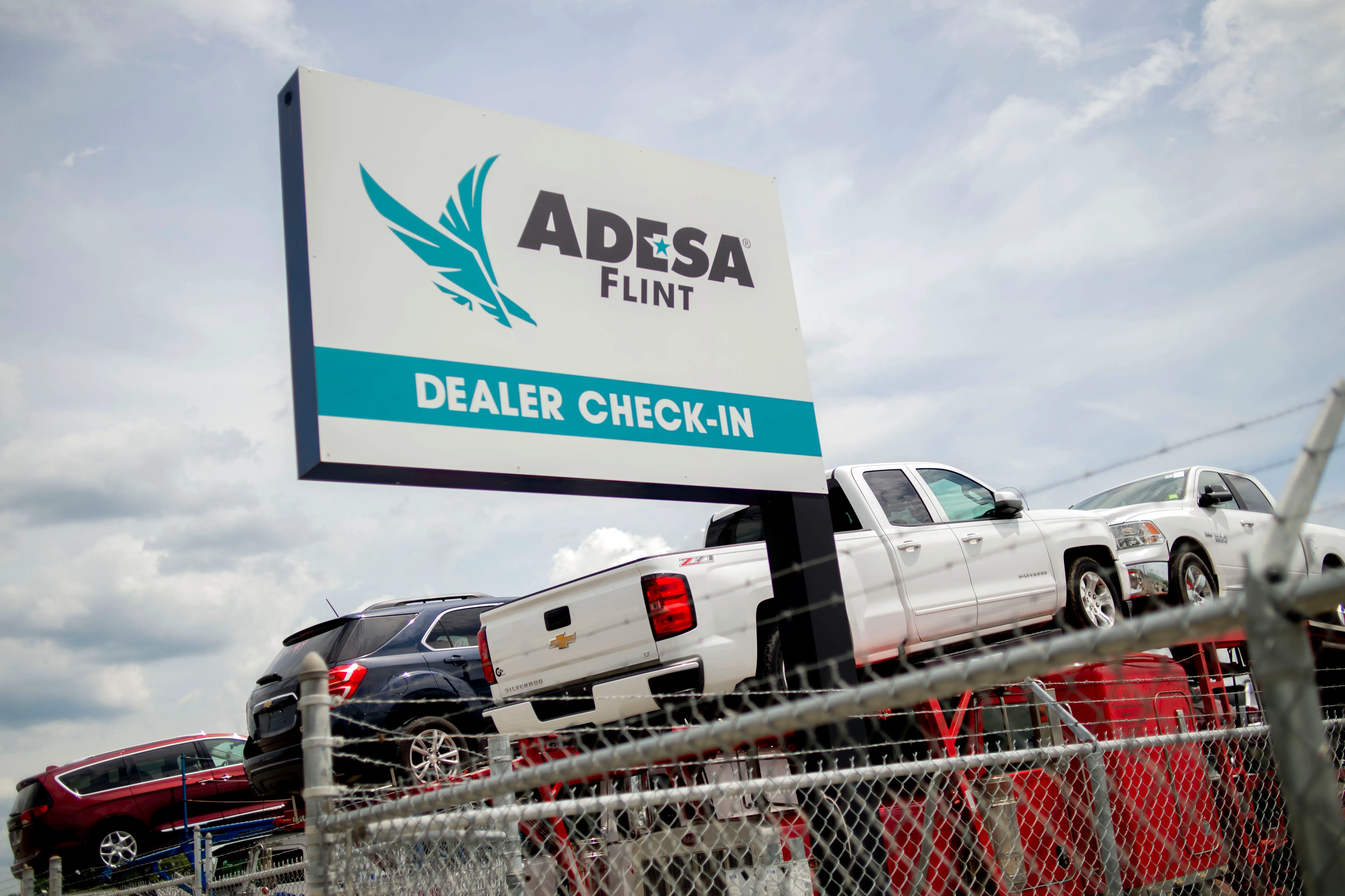 What Is ADESA? The Complete Guide to Buying, Selling & Bidding at One of North America’s Largest Dealer Auto Auctions