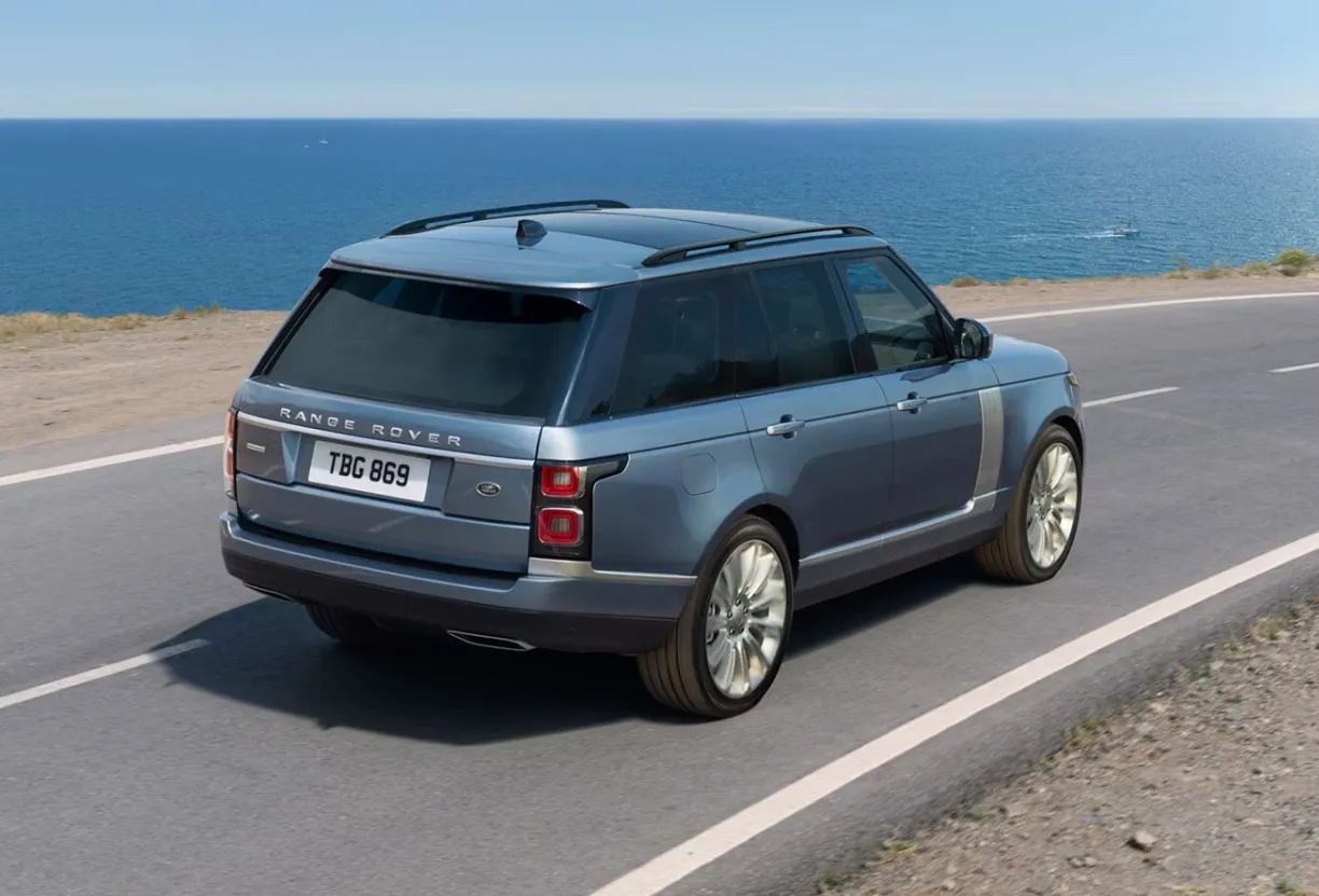 Why Buying Used Land Rover Vehicles from Auctions Can Save You Money